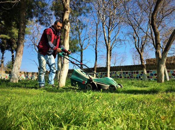 Baharda Ekilen Çimlerimizin İlk Biçimi Gerçekleştirildi